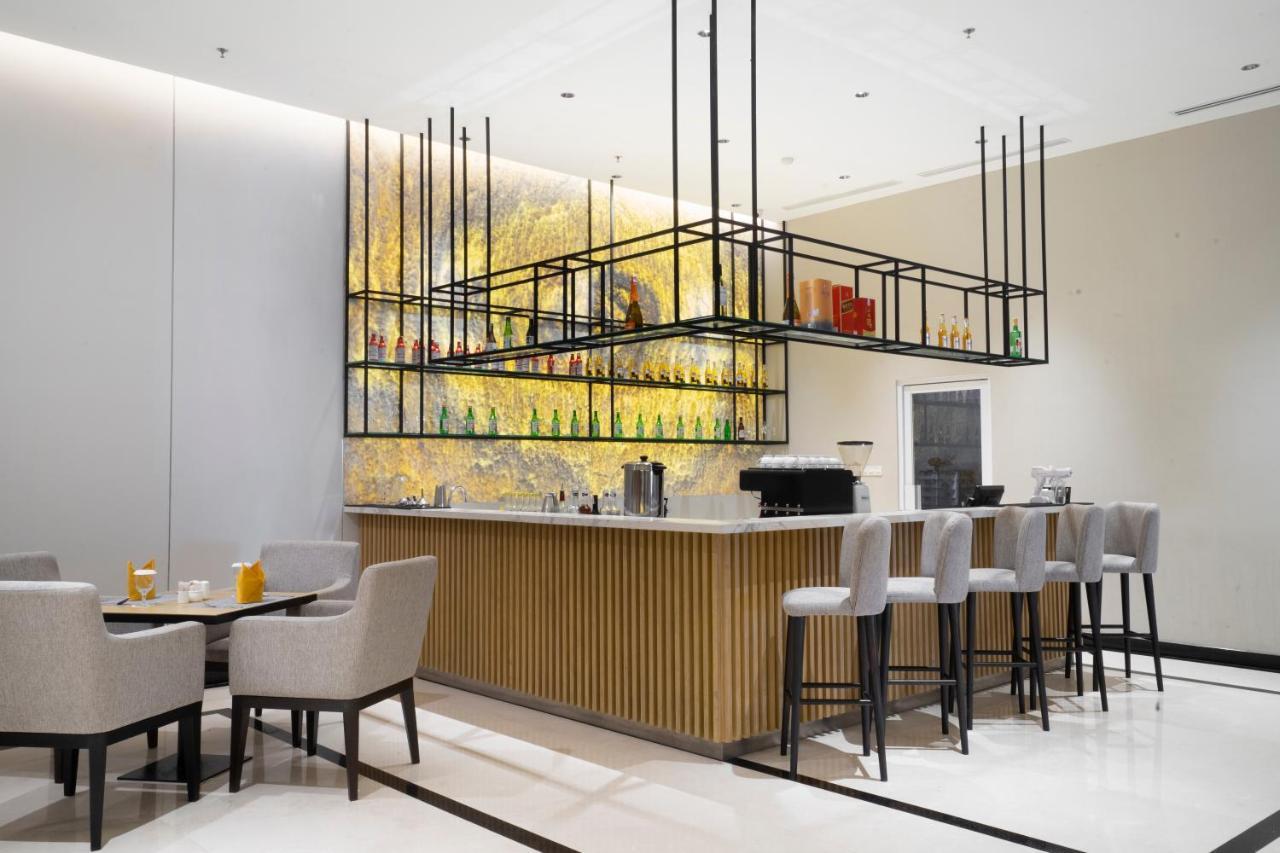 Отель Golden Tulip Понтианак Экстерьер фото