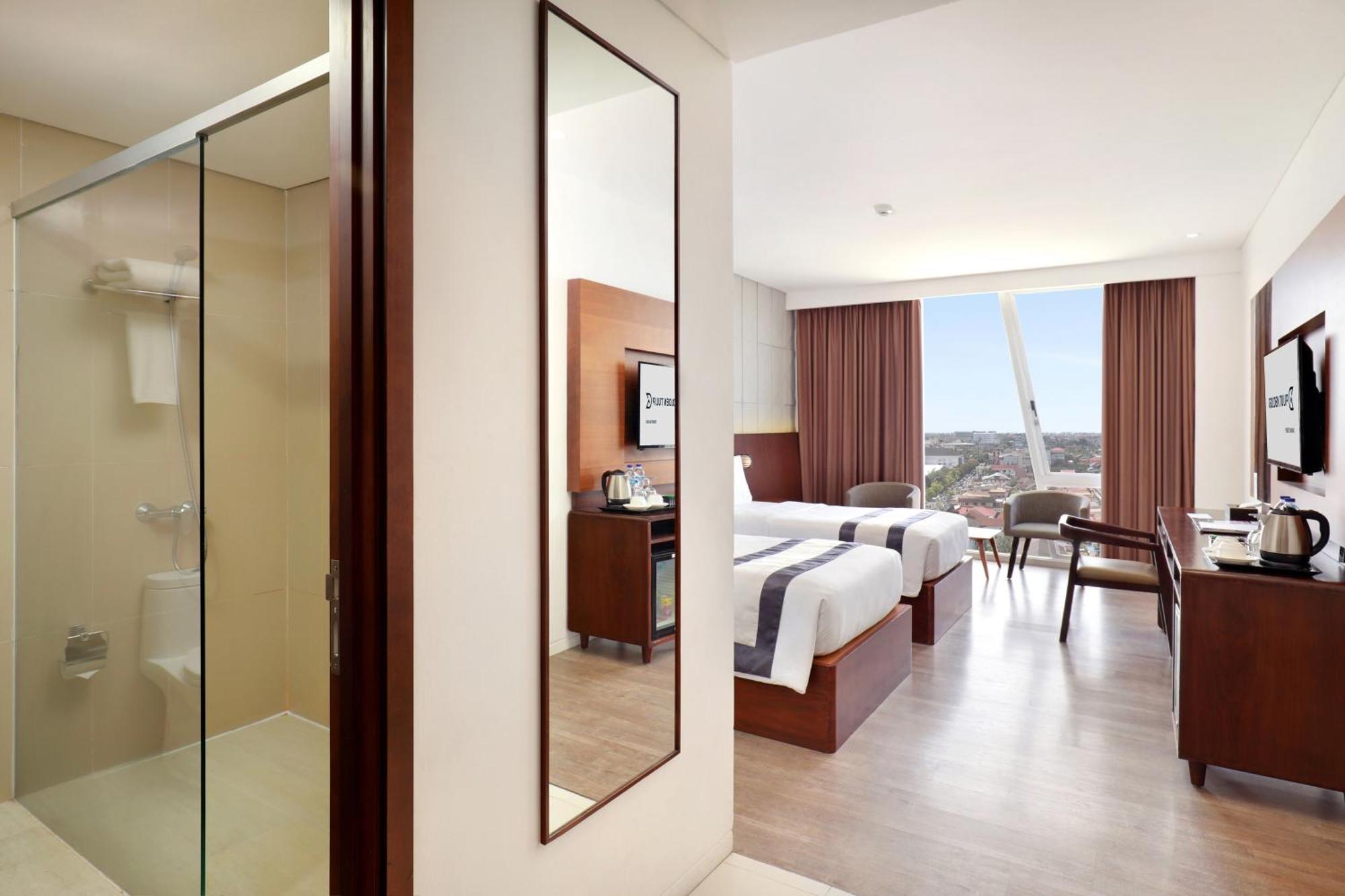 Отель Golden Tulip Понтианак Экстерьер фото